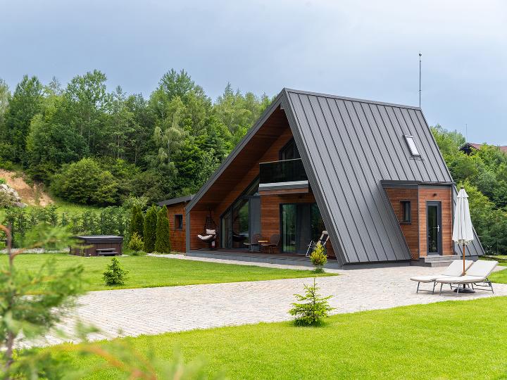 Casă A-frame cu acoperiș Retro Panel BILKA